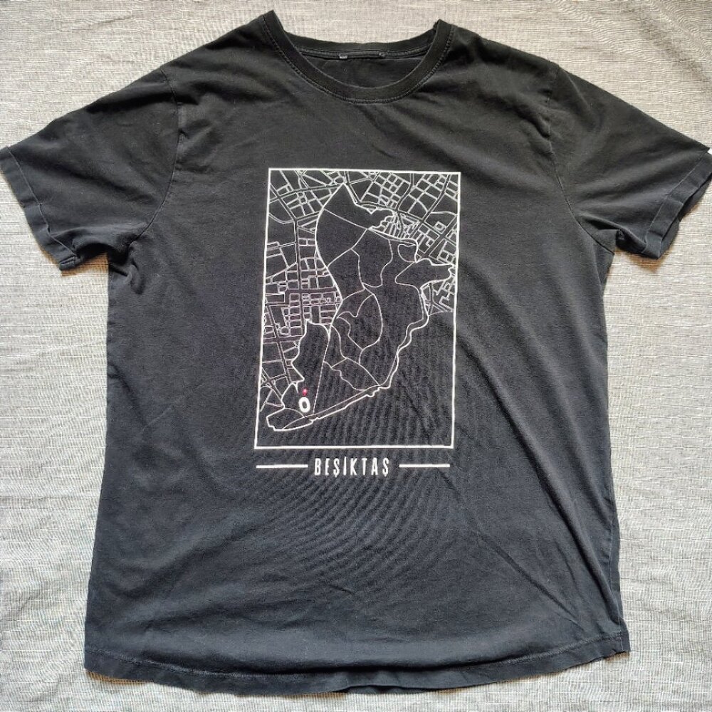 Bisiktas T-Shirt Size Large Black White‎ Crewneck Stadium Map Sports